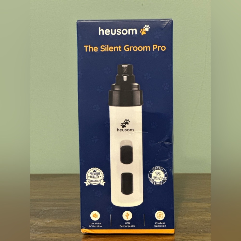 New Silent Groom Pro Black and White Grooming Tool